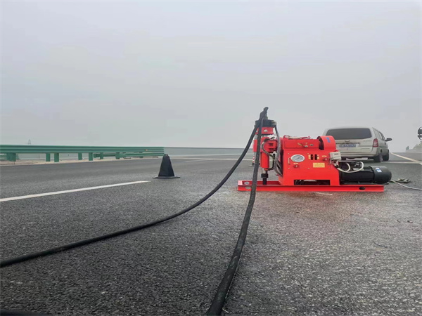 梅列马路路基路面开裂下沉注浆加固灌浆